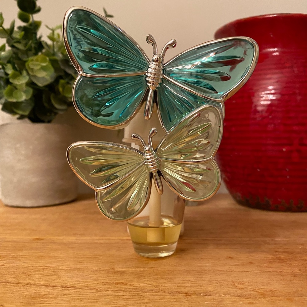 COPY - 🌼Bath & Body Works Butterfly nightlight Wallflower plug in diffuser